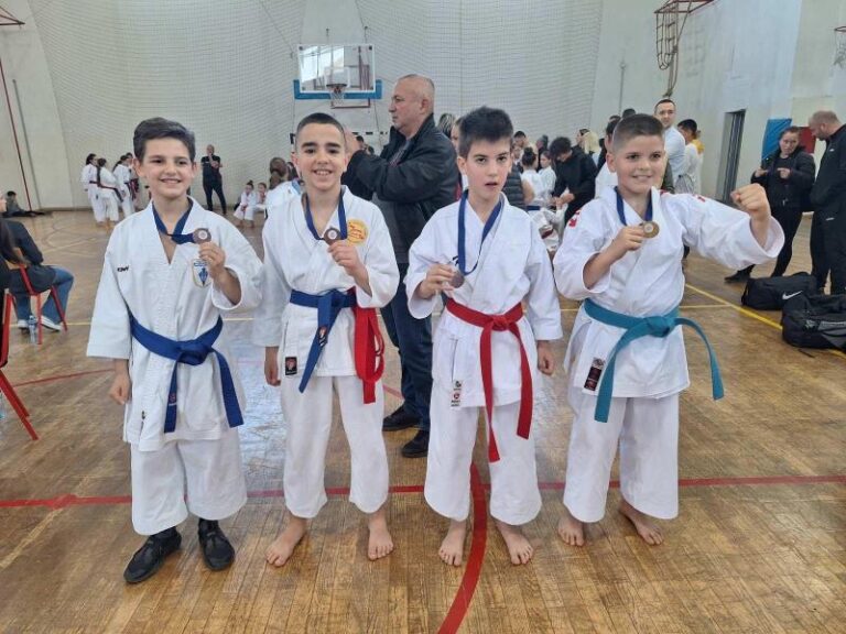 2e1550ba-4fb8-4fd9-8389-d68009d1d36f