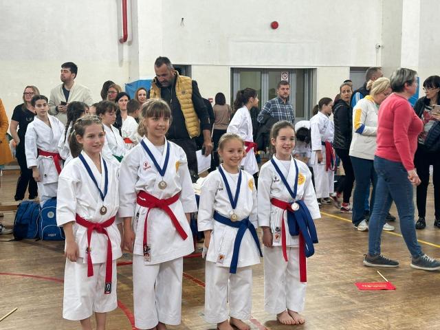 38eb77ba-75ea-4b4f-b0f3-e7389797d7ae