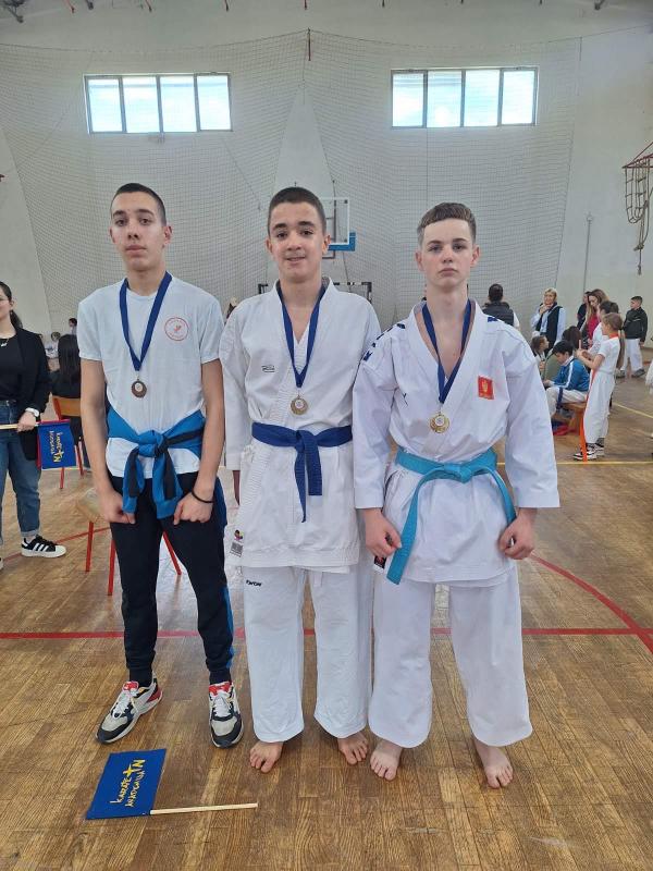 c63ea33c-0a3d-4dc9-a21f-eb48d9ca770a