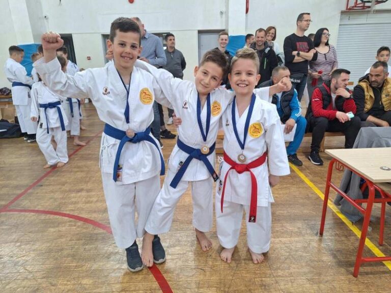 f0629240-c9cd-452e-94cb-7870659d1dca